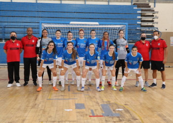 Lydia junto a sus compañeras del equipo de Primera División.