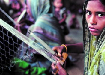 Women in a training centre for traditional handicrafts, a project that is assisted by the United Nations Development Programme in Demra, Bangladesh. [No exact date]