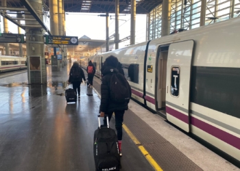 Las jugadoras melillenses, antes de tomar el AVE en Madrid.