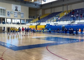 Antes del inicio del partidos se guardó un minuto de silencio.