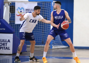 Sesión de entrenamiento que llevaron a cabo en la matinal de ayer los jugadores del Decano.