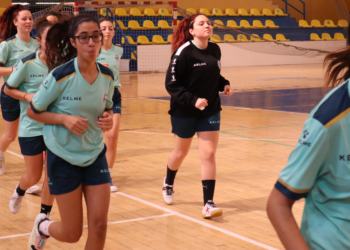 Gabriela (primera por la izquierda) durante el entrenamiento de ayer.