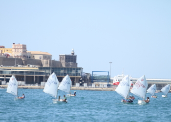 El Real Club Marítimo de Melilla desplaza a cuatro regatistas de la clase Optimist para disputar la regata de la AECN que organiza el Real Club Náutico de San Sebastián.