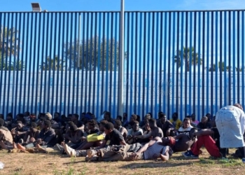 Migrantes que lograron saltar la valla de Melilla el 2 de marzo de 2022.