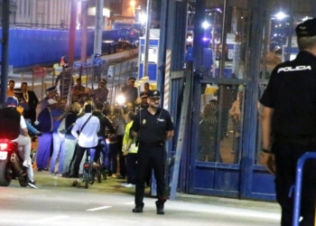 Policías en la frontera de Melilla.