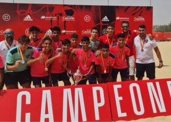 La escuadra infantil del CF Rusadir ha puesto broche final a una gran temporada con el subcampeonato de España de fútbol playa.