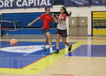 Ju Brito durante uno de los entrenamientos de la escuadra que dirige Morenín.