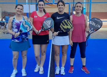 Imagen de las dos duplas finalistas en la Primera Categoría Femenina de este III Torneo de Veteranos 2023.