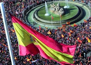 A cambio de su interés personal y de que, 
“al menos, no gobierne la derecha”, nos deja 
un futuro imperfecto al resto de los españoles. Algún día tendrá que responder por ello