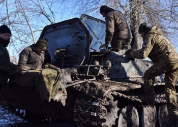 23/01/2024 January 23, 2024, Orikhiv, Zaporizhzhia, Ukraine: Ukrainian soldiers repair the armoured personnel carrier in Orikhiv. The UK defence secretary Grant Shapps said its allies need to 'step up' the amount of military aid given to Ukraine. The finance minister of Germany has said it can't keep up Ukraine's defence capabilities on its own in the long term and that others will need to increase bilateral contributions.
POLITICA 
Europa Press/Contacto/Andriy Andriyenko