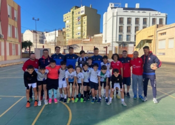 El técnico y algunos jugadores del MCD Melistar FS acudieron esta semana al entrenamiento de uno de los equipos de la Peña Real Madrid para impartir una masterclass.