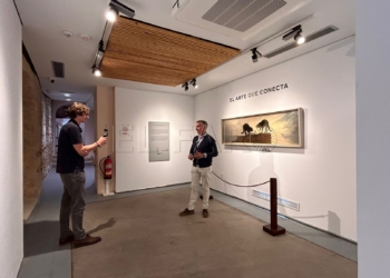 Fotografía del presidente de Museos Melilla, Francisco Alfaya, durante la retransmisión en directo del Museo Nacional del Prado.