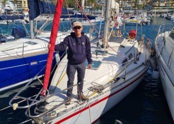 Vicente de Juan navega en solitario en la categoría de Tripulación Reducida.