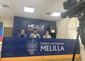 Yamal Mohamed, Miguel Ángel Fernández y Francisco Leiva, durante la presentación de la Fase Previa del Nacional Cadete de Fútbol Sala que se celebra este fin de semana en Melilla.