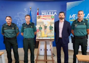 El consejero de Educación, Juventud y Deportes estuvo acompañado en la presentación de este evento solidario por el teniente coronel jefe de la Comandancia de la Guardia Civil de Melilla.