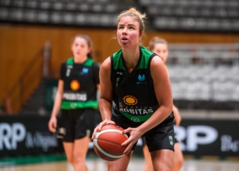 Marita Davydova se desenvuelve en la posición de pívot y llega procedente del Joventut de Badalona.