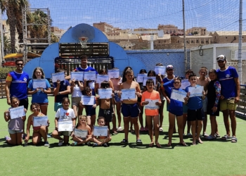 Foto de familia de los alumnos de la primera promoción de los Cursos 2024.